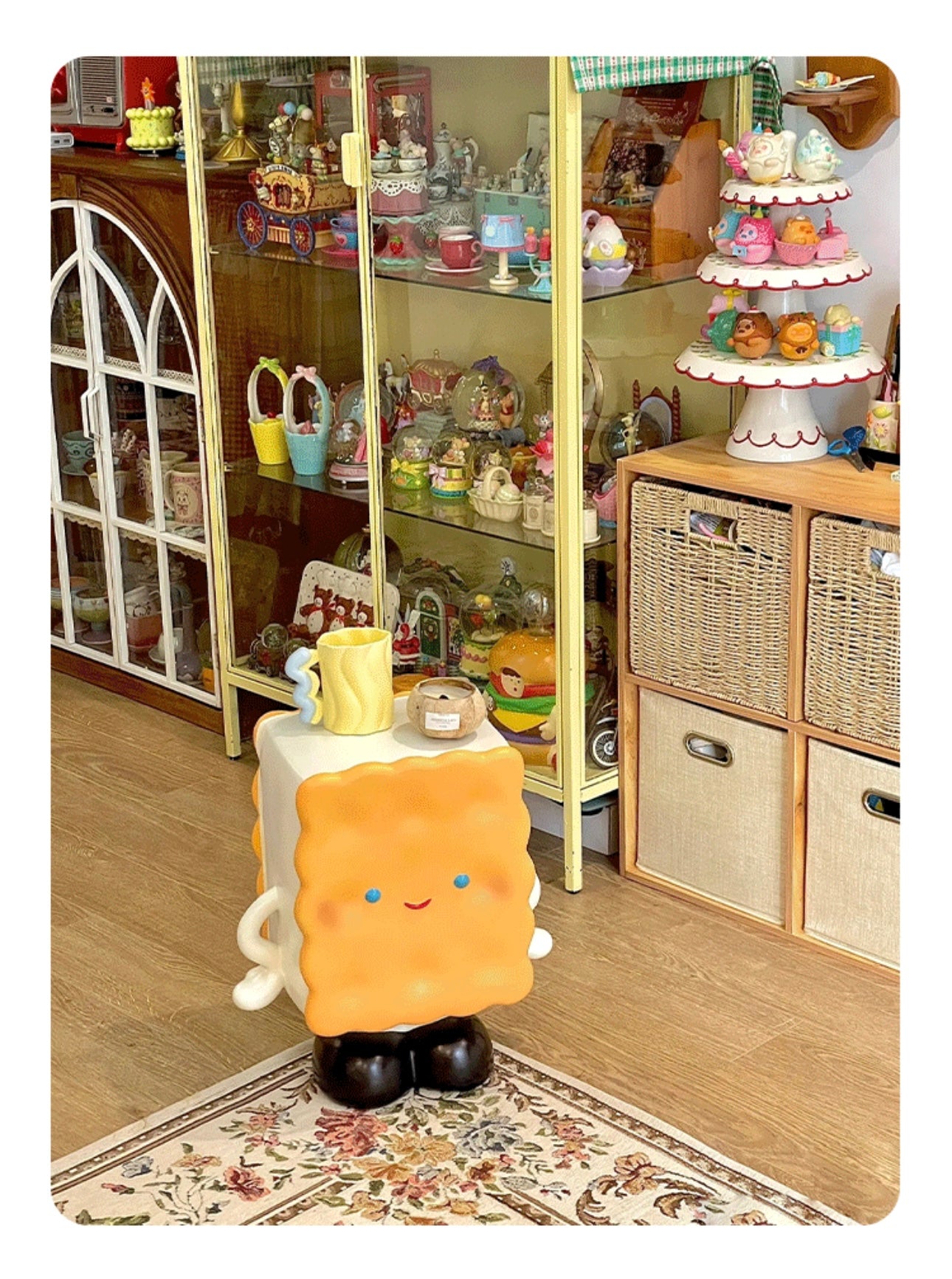 Biscuit Buddy Side Table